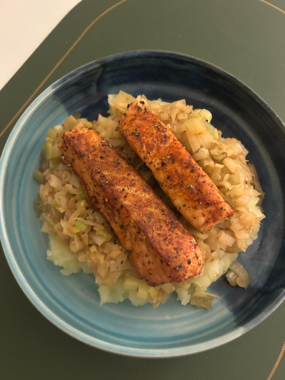 Salmon with Leeks and Paprika